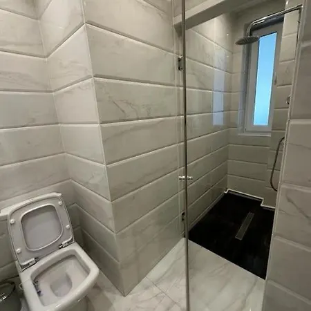 Luxury 2 Bdrm In Heart Of Town 아파트 *