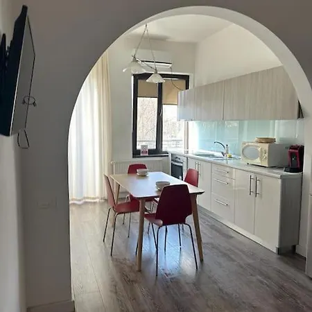 Luxury 2 Bdrm In Heart Of Town 부쿠레슈티