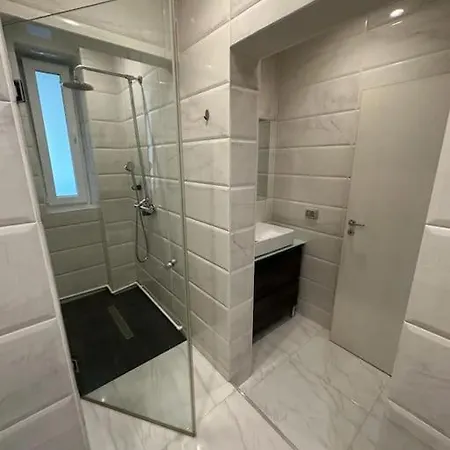 Luxury 2 Bdrm In Heart Of Town Boekarest