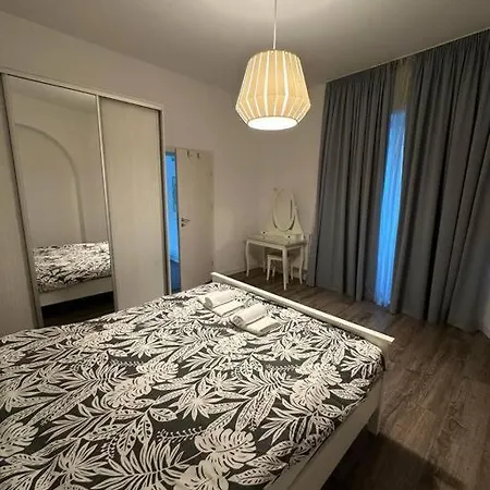 Luxury 2 Bdrm In Heart Of Town * Boekarest