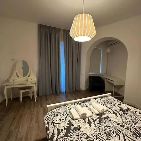 Luxury 2 Bdrm In Heart Of Town Appartement